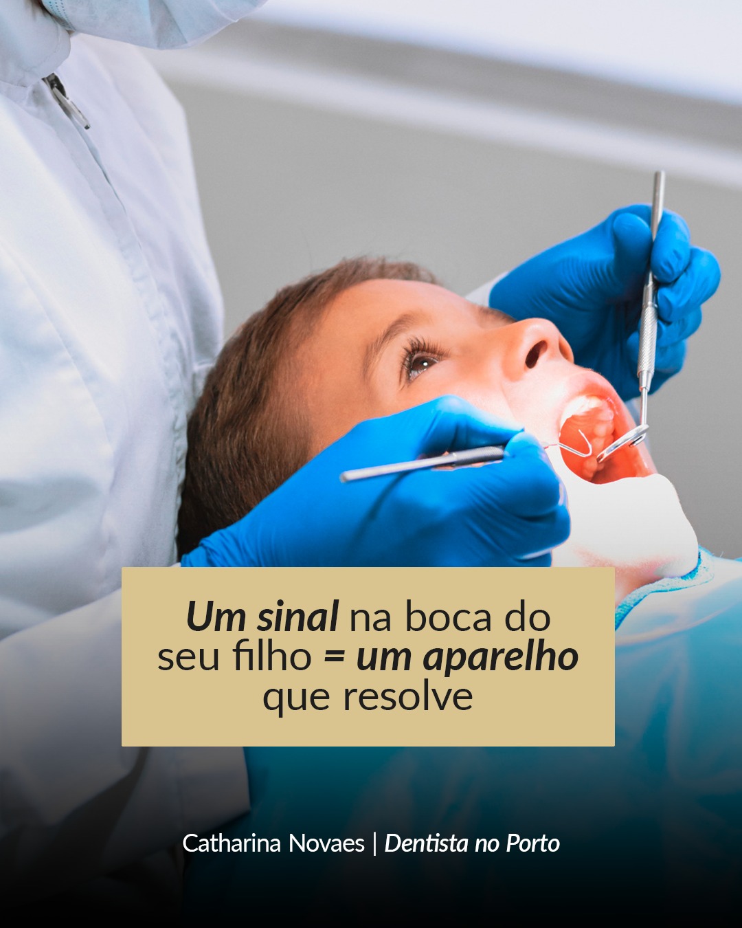Niño en consulta de ortodoncia infantil con diagnóstico temprano en Oporto