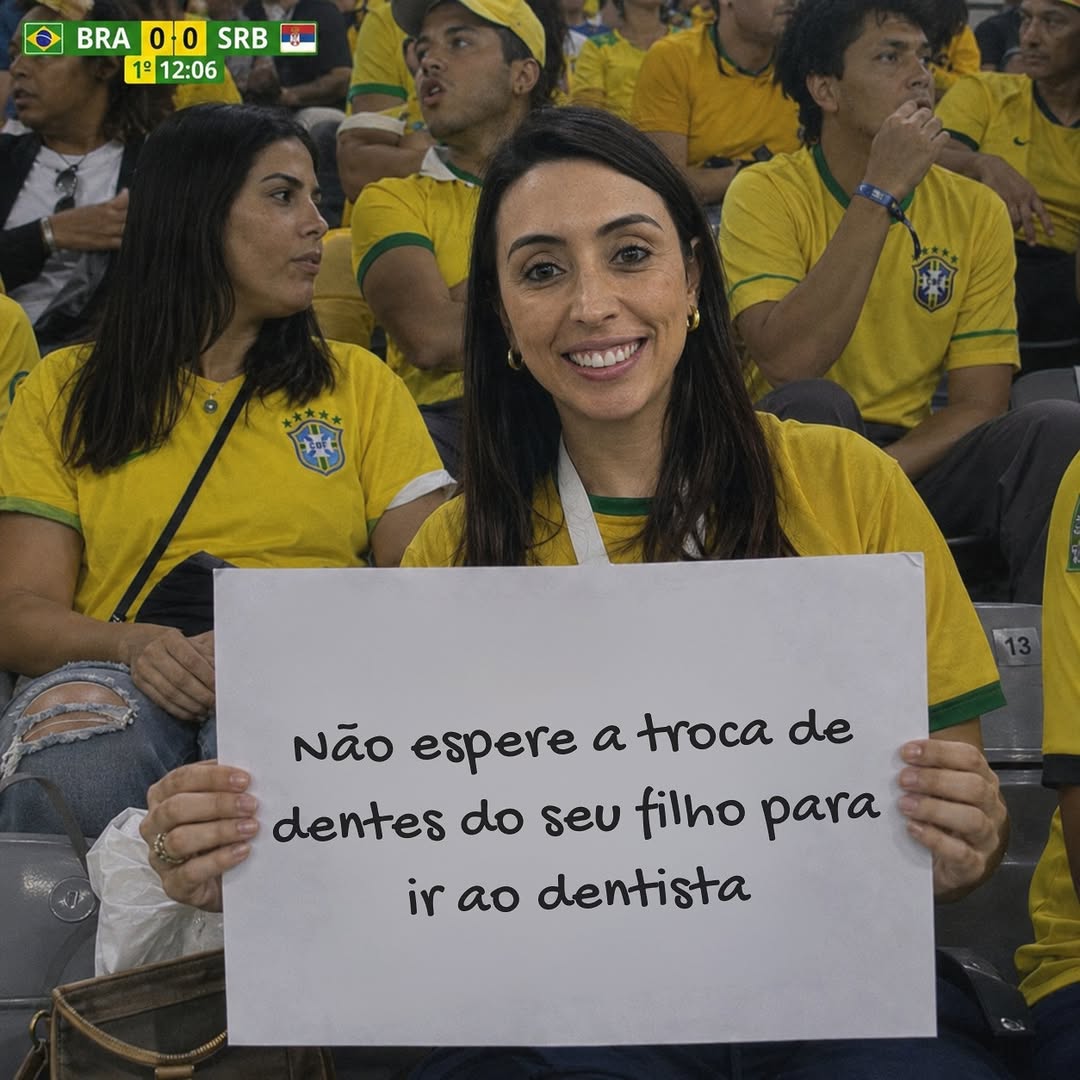 Pessoa com sorriso na Copa do Mundo, usando óculos de sol e exibindo a bandeira do Brasil com entusiasmo